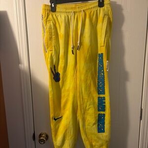 Nike Basketball Tie-Dye Peace Love Pants Yellow Tye Die Mens Size Small